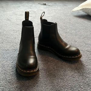 Dr. Martens 2976 Chelsea Boots-Black